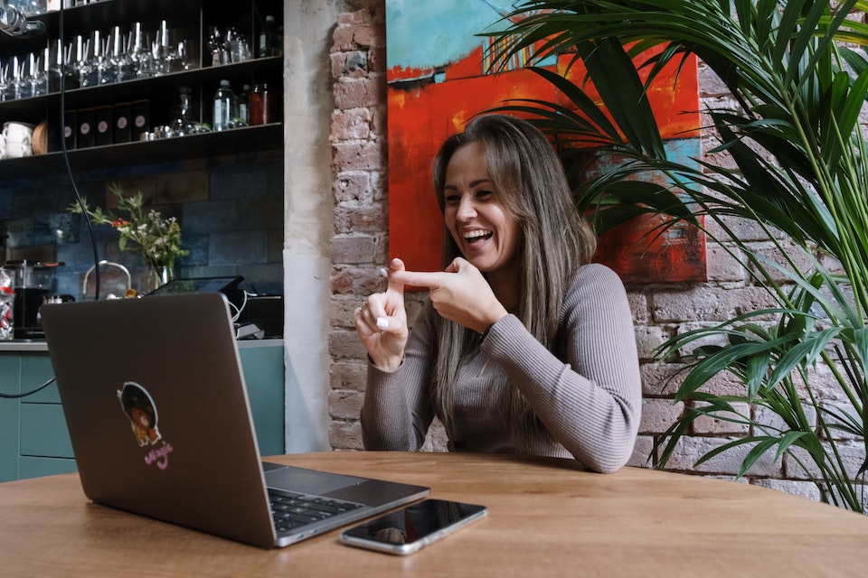 Image of a woman doing sign language