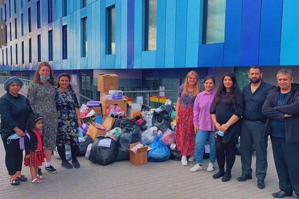 Distributing donations to quarantine hotels last summer to provide Afghan families with donations. Volunteers from Afghanistan and Central Asian Association